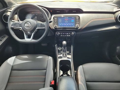 Used 2023 Nissan Kicks SR w/ SR Premium Package FWD image 17