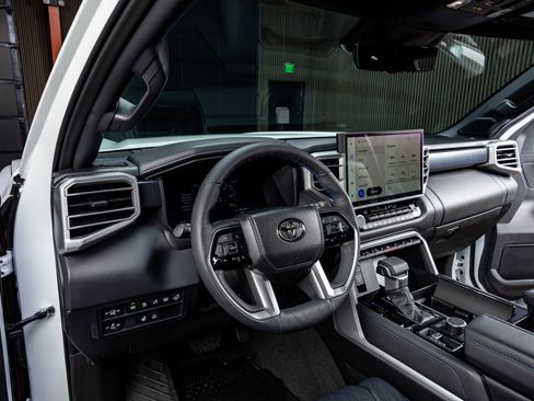 Used 2025 Toyota Sequoia Platinum image 16