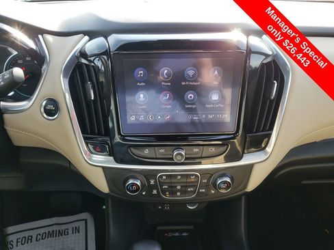 Used 2022 Chevrolet Traverse LT w/ LT Premium Package image 18