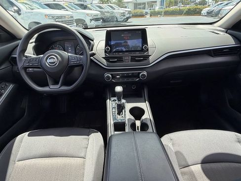 Used 2025 Nissan Altima 2.5 S FWD image 13