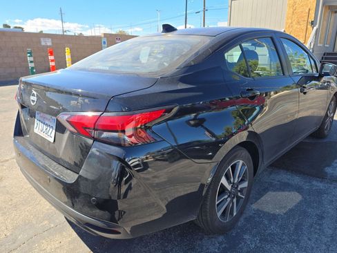 Used 2025 Nissan Versa SV image 9