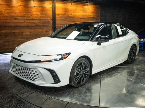 Used 2025 Toyota Camry XSE FWD image 2