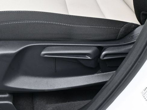 Used 2025 Honda CR-V LX image 12