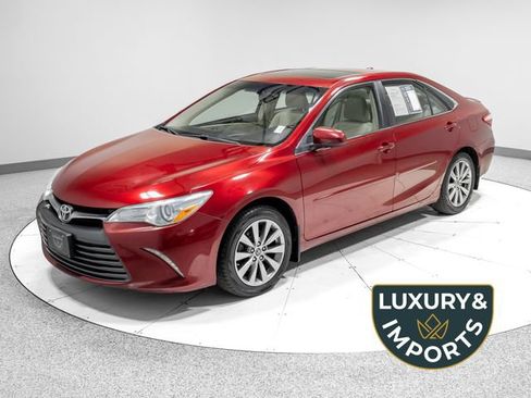 Used 2015 Toyota Camry XLE w/ Moonroof Package FWD image 1