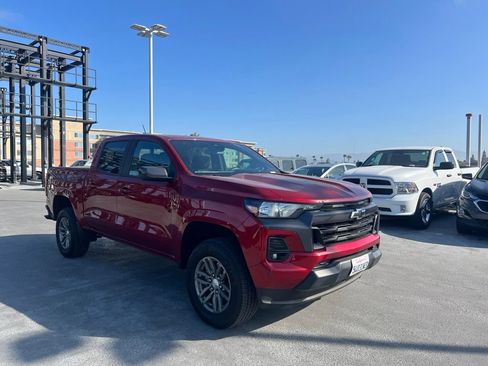 Used 2023 Chevrolet Colorado LT w/ LT Convenience Package II RWD image 3