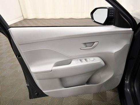 Used 2025 Hyundai Kona SEL image 13