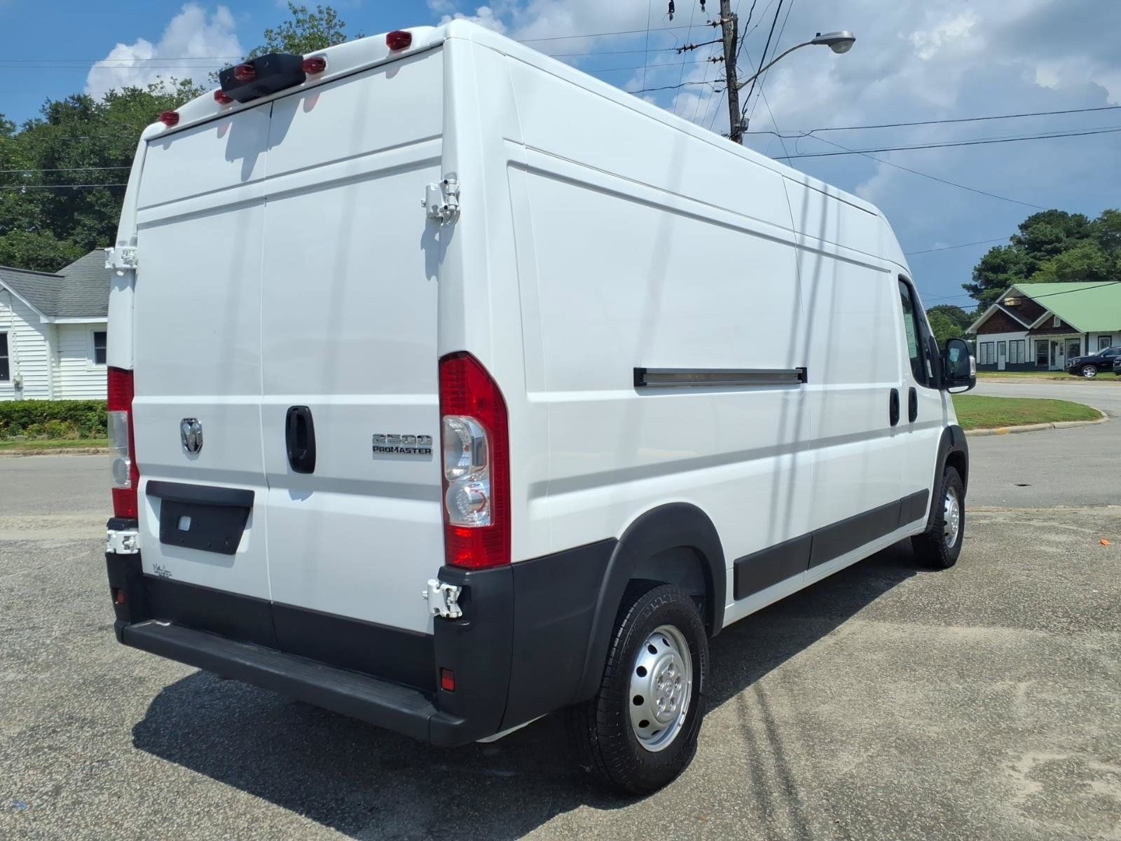 Used 2024 RAM ProMaster 2500 w/ Convenience Group FWD image 2