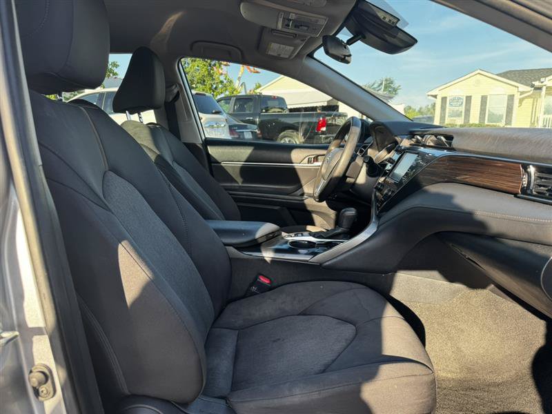 Used 2020 Toyota Camry LE FWD image 15