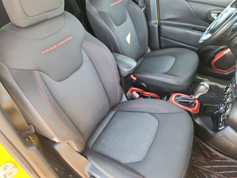 Used 2015 Jeep Renegade Trailhawk w/ Popular Equipment Group AWD/4WD image 13