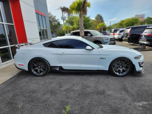 Used 2018 Ford Mustang GT Premium w/ GT Performance Package RWD image 8