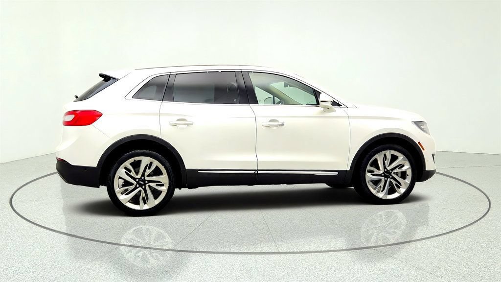 Used 2017 Lincoln MKX Reserve AWD/4WD image 4