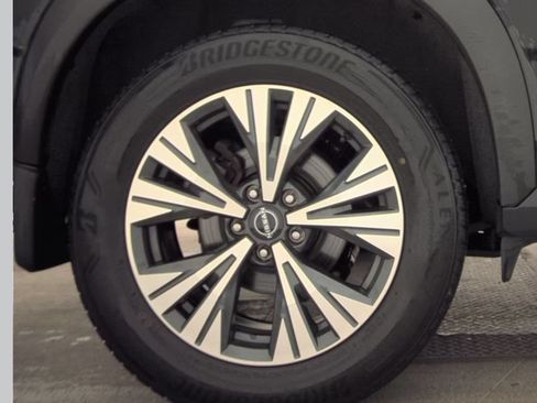 Used 2023 Nissan Rogue SV w/ SV Premium B Package AWD/4WD image 12