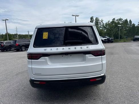 Used 2023 Jeep Wagoneer 4WD w/ Premium Group I image 5