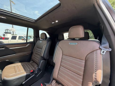 New 2026 GMC Acadia Denali Ultimate w/ LPO, Floor Liner Package AWD/4WD image 28