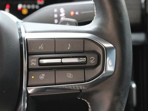 Used 2025 GMC Acadia Denali image 16