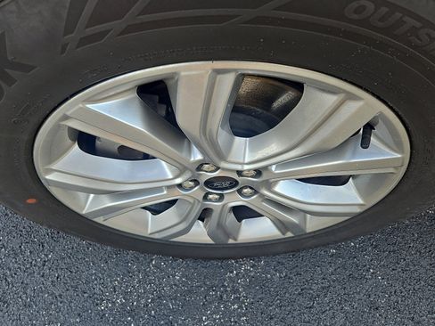 Certified 2024 Ford Edge Titanium image 9