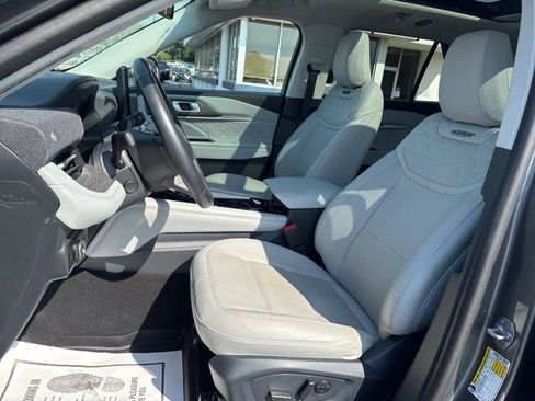 Used 2025 Ford Explorer Platinum w/ Ultimate Package image 23