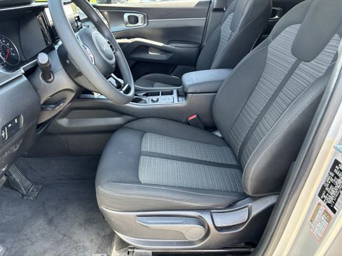 Certified 2022 Kia Sorento LX FWD image 17