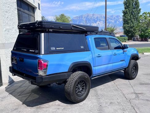 Used 2019 Toyota Tacoma TRD Off-Road AWD/4WD image 5
