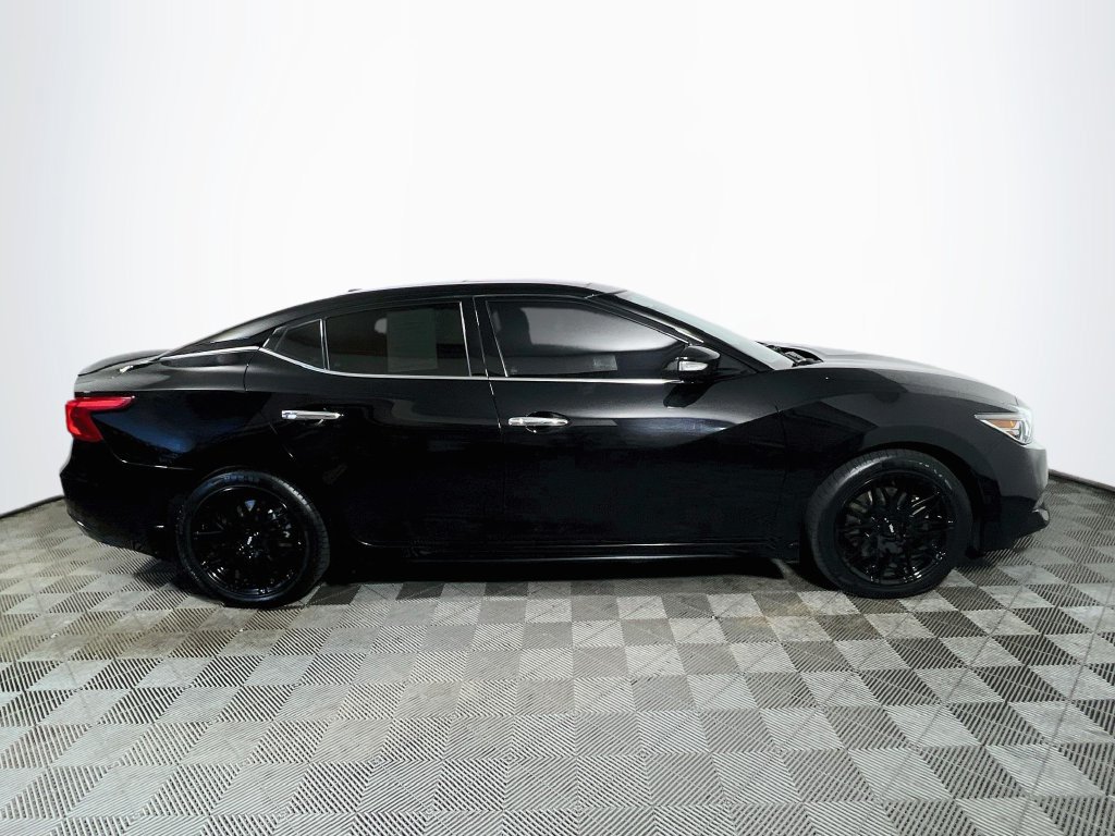 Used 2016 Nissan Maxima Platinum w/ Interior Lighting Package FWD image 8