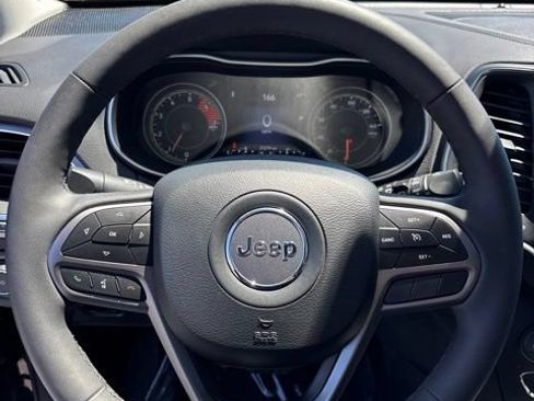 Used 2022 Jeep Cherokee Latitude Lux w/ Sun & Sound Group AWD/4WD image 10