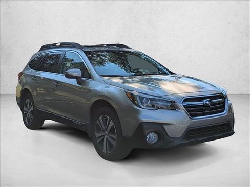 Used 2018 Subaru Outback 2.5i Limited AWD/4WD image 3