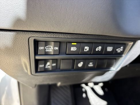 Used 2026 Toyota Sequoia Platinum AWD/4WD image 25