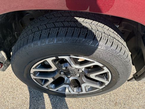 Used 2025 RAM 1500 Laramie AWD/4WD image 13