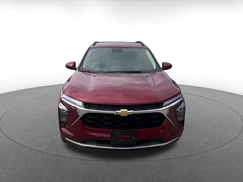 Used 2025 Chevrolet Trax LT w/ LT Convenience Package FWD image 4