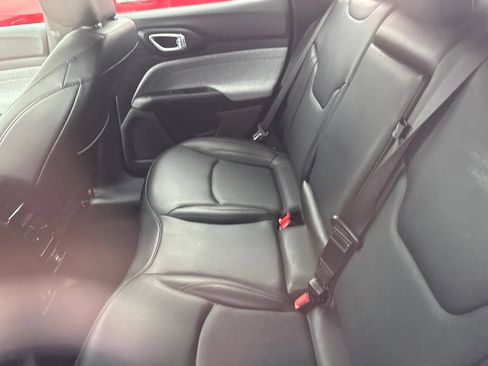 Used 2023 Jeep Compass Latitude AWD/4WD image 16