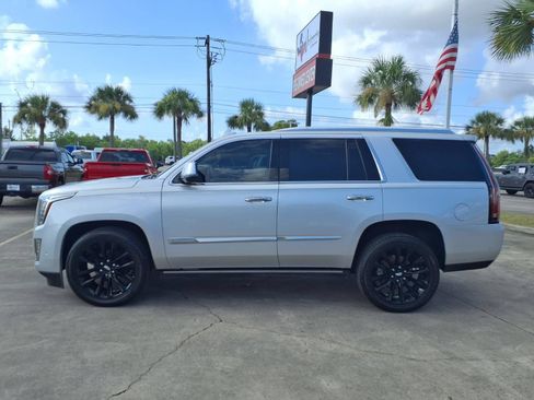 Used 2020 Cadillac Escalade Premium Luxury AWD/4WD image 9