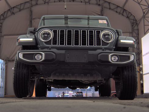 Used 2025 Jeep Wrangler Unlimited Sahara w/ Safety Group AWD/4WD image 3