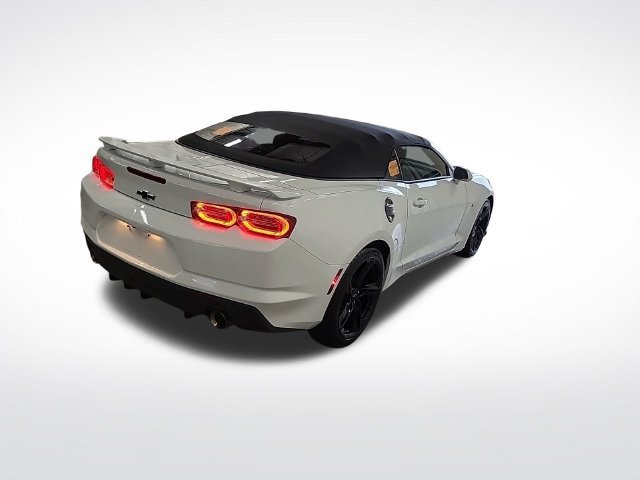 Used 2022 Chevrolet Camaro LT RWD image 2
