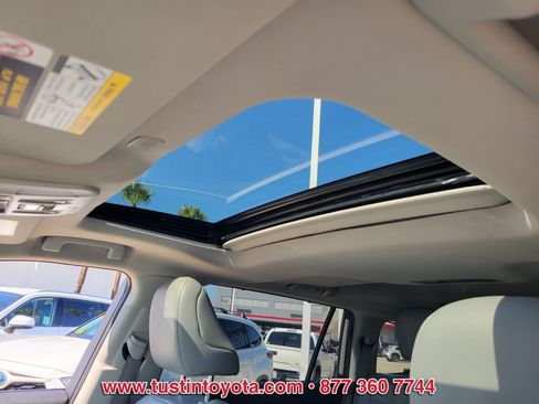 Used 2023 Toyota Highlander XLE AWD/4WD image 20