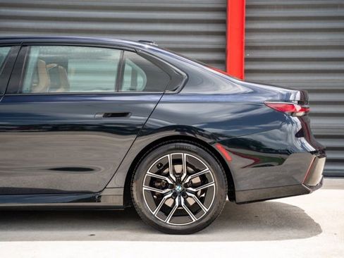 Used 2023 BMW 740i w/ Parking Assistance Package image 8