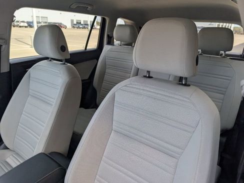 Used 2024 Volkswagen Tiguan S image 10