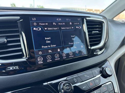 Used 2018 Chrysler Pacifica Touring-L Plus FWD image 19