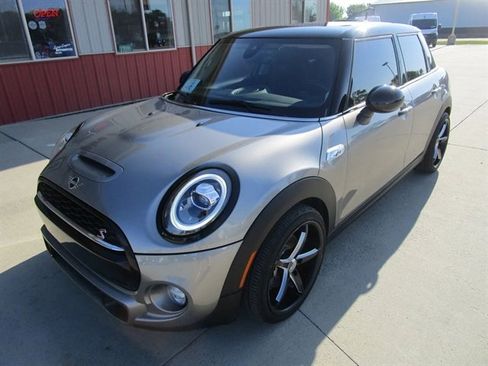 Used 2019 MINI Cooper S w/ Premium Package image 3