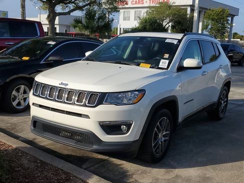 Used 2020 Jeep Compass Latitude image 2