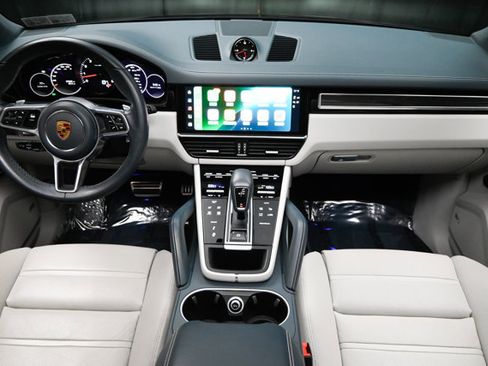Used 2022 Porsche Cayenne S image 3