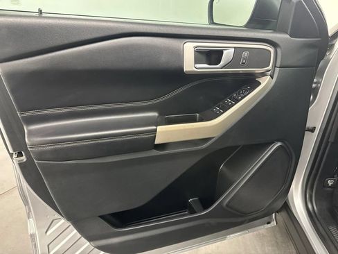 Used 2021 Ford Explorer XLT RWD image 15
