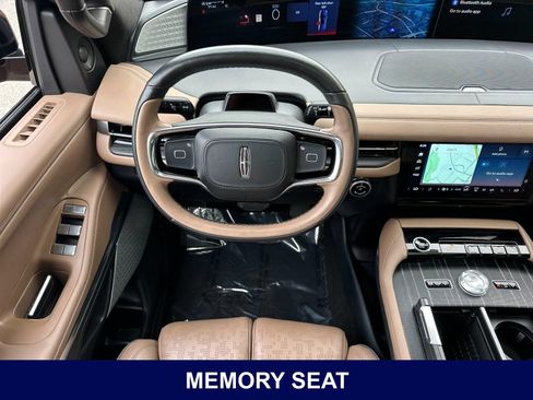 Used 2025 Lincoln Navigator Black Label AWD/4WD image 19