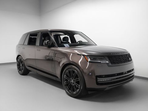 Used 2025 Land Rover Range Rover Long Wheelbase SE AWD/4WD image 10
