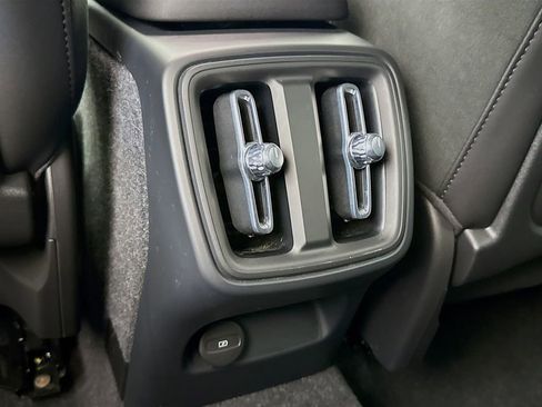 Used 2023 Volvo XC40 B5 Ultimate w/ Protection Package Premier image 27