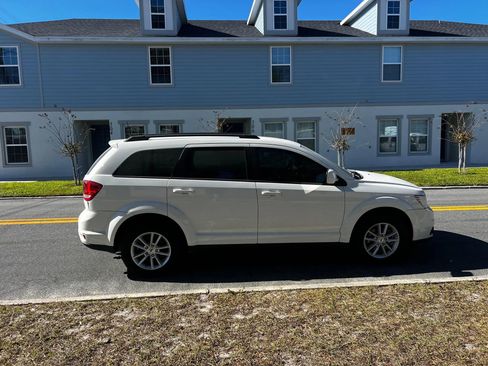 Used 2019 Dodge Journey SE w/ Premium Group FWD image 5