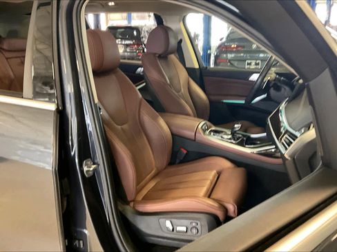 Used 2020 BMW X7 xDrive40i w/ Premium Package AWD/4WD image 8