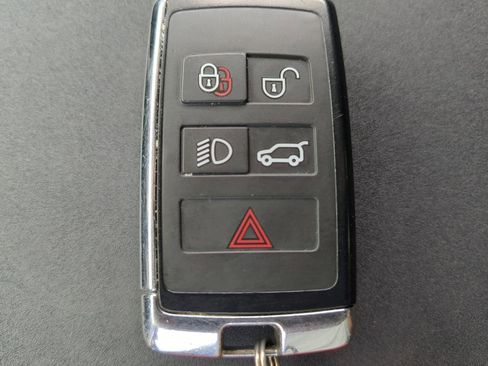 Used 2020 Land Rover Defender 110 First Edition image 31