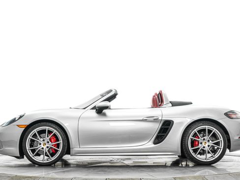 Used 2018 Porsche 718 Boxster S RWD image 6