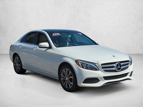 Used 2015 Mercedes-Benz C 300 4MATIC Sedan image 3