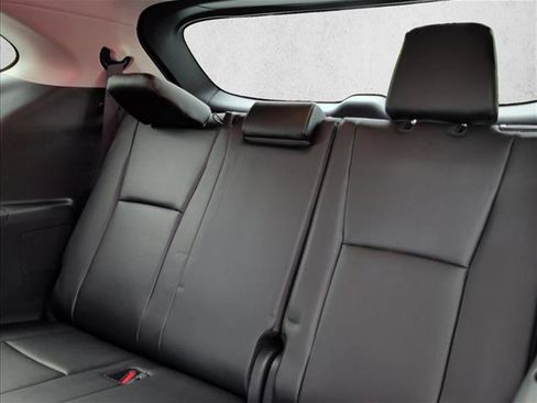 Used 2025 Toyota Highlander XLE FWD image 21